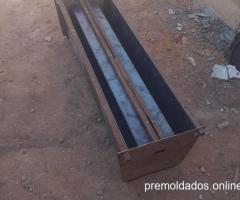 Forma para fabricação de canaleta regulável de concreto